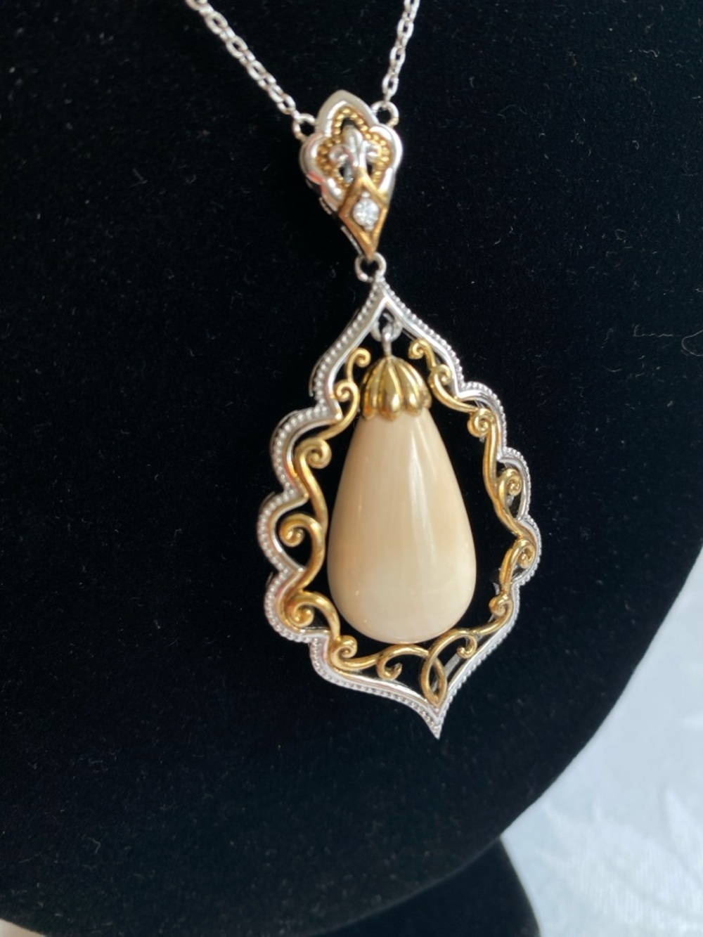 Vintage Diamonelle & Shell Pendant Necklace - Picture 2 of 9